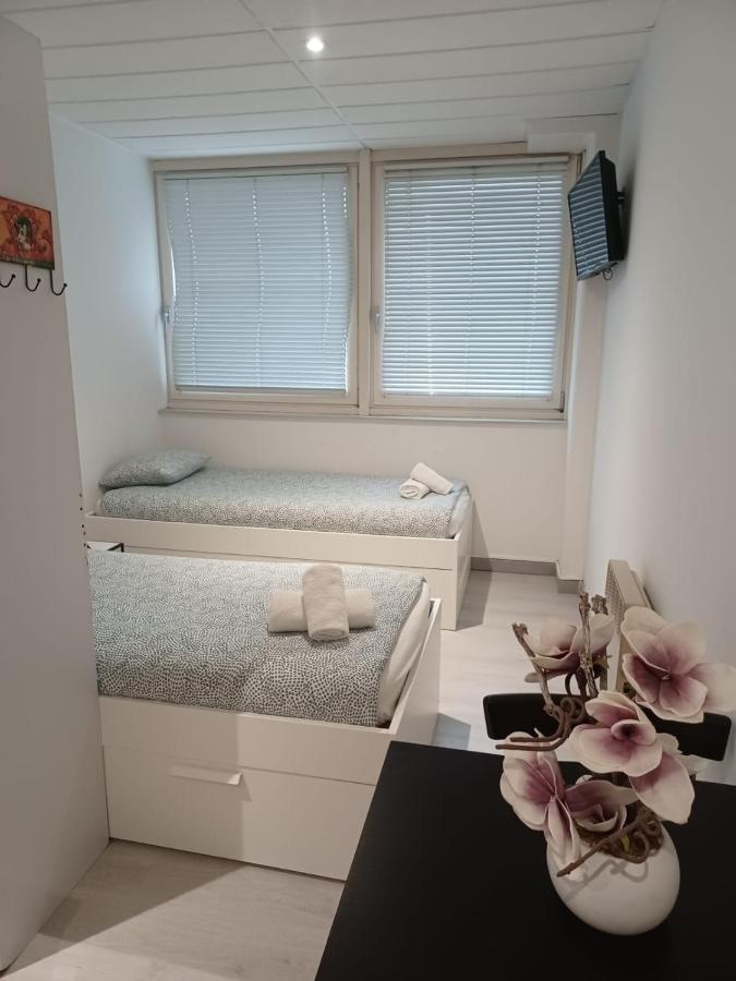 Paris Par Trains, Area, Studios Avec Salle De Bain Et Kitchenette Privees, Ou, Chambres Avec Salles Bain Et Cuisines Communes Persan ภายนอก รูปภาพ